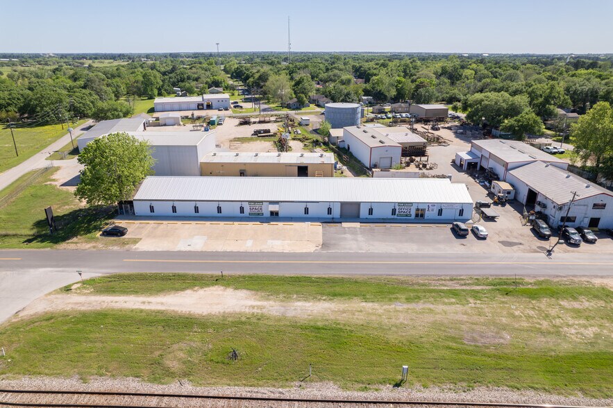More Photos Of 2403 Washington St, Waller Flex For Lease