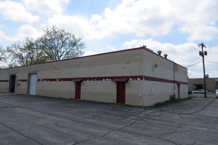 More Photos Of 7897 Taft St, Merrillville Warehouse For Lease