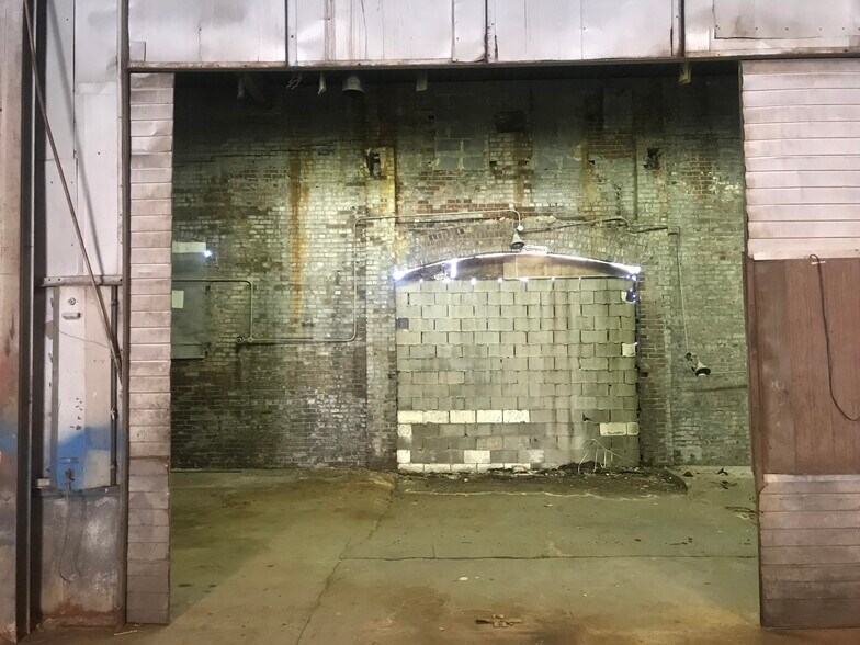 More Photos Of 147 Nebraska, Memphis Warehouse For Sale