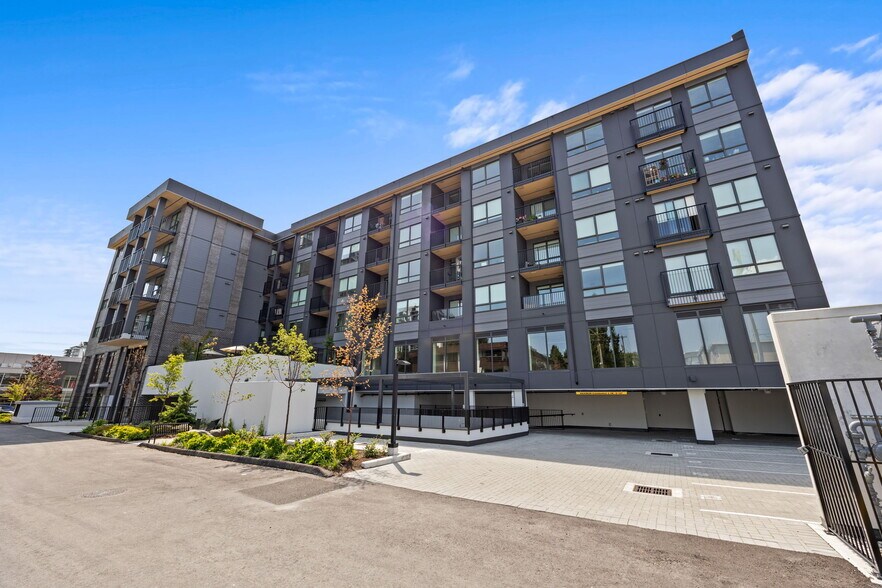 More Photos Of 1712 Lonsdale Ave, North Vancouver Apartments For Sale