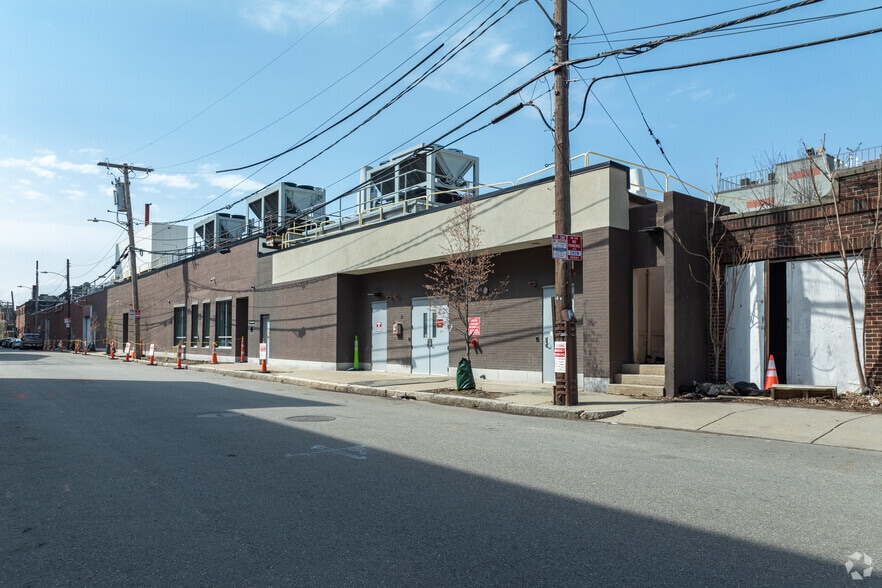 More Photos Of 179 Bent St, Cambridge Warehouse For Lease
