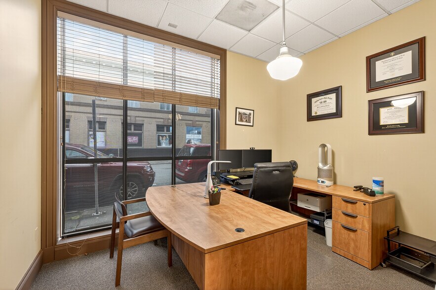 More Photos Of 700 E 1st St, Newberg Storefront Retail Residential For Sale