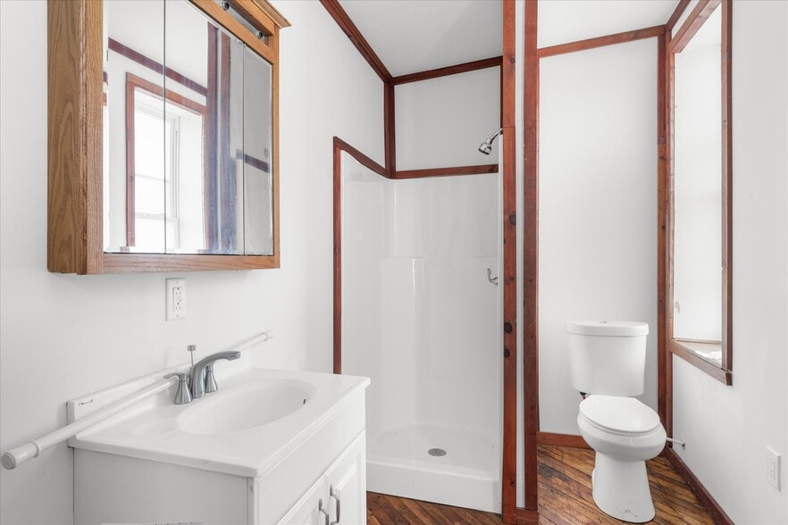 More Photos Of 102 S Richmond St, Fleetwood Warehouse For Sale