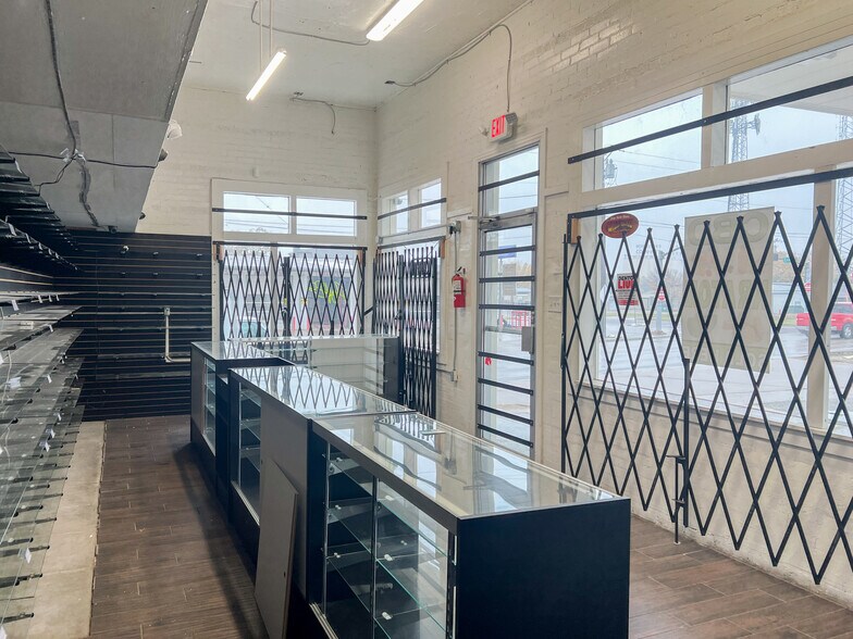 More Photos Of 206 Fort Worth Dr, Denton Storefront Retail Office For Sale