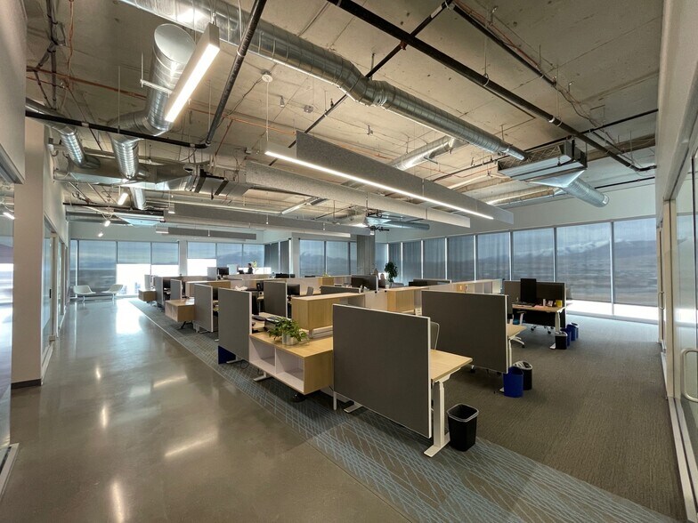 More Photos Of 3300 N Triumph Blvd, Lehi Office For Lease