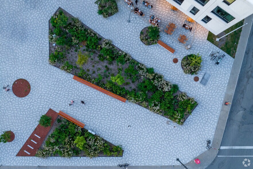 More Photos Of 2600 Rue William Tremblay, Montréal Unknown For Lease