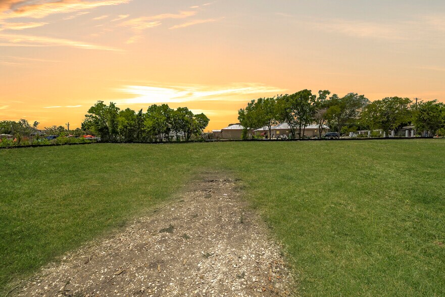 More Photos Of 16409 Summit Dr, Austin Land For Lease