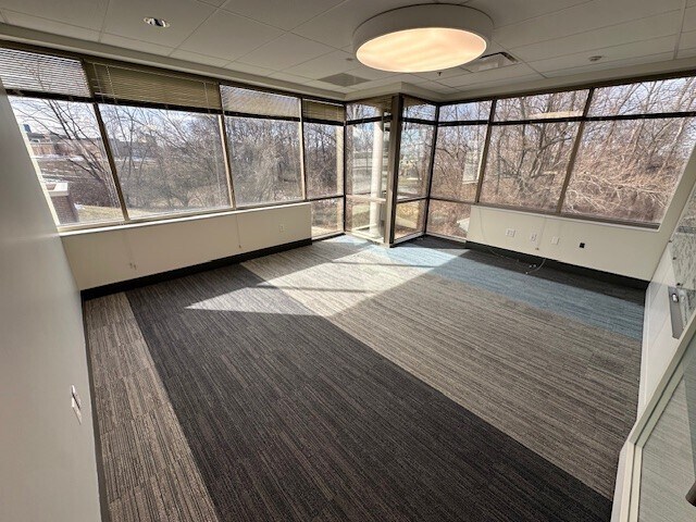 More Photos Of 200 NE Mulberry St, Lee's Summit Office For Lease