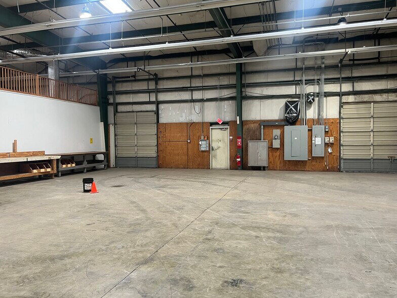 More Photos Of 463 Industry Rd, Waynesboro Warehouse For Lease