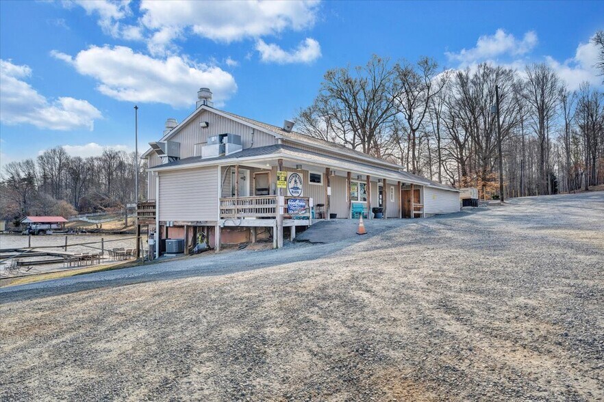 More Photos Of 2200 Old Salem School Rd, Union Hall Marina For Sale