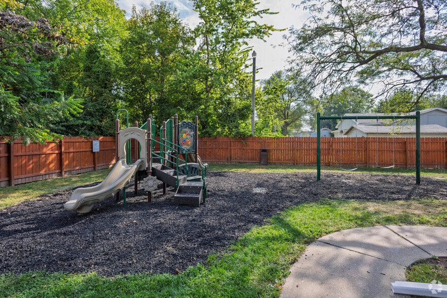 More Photos Of 4000 Archer Dr, East Moline Apartments For Sale