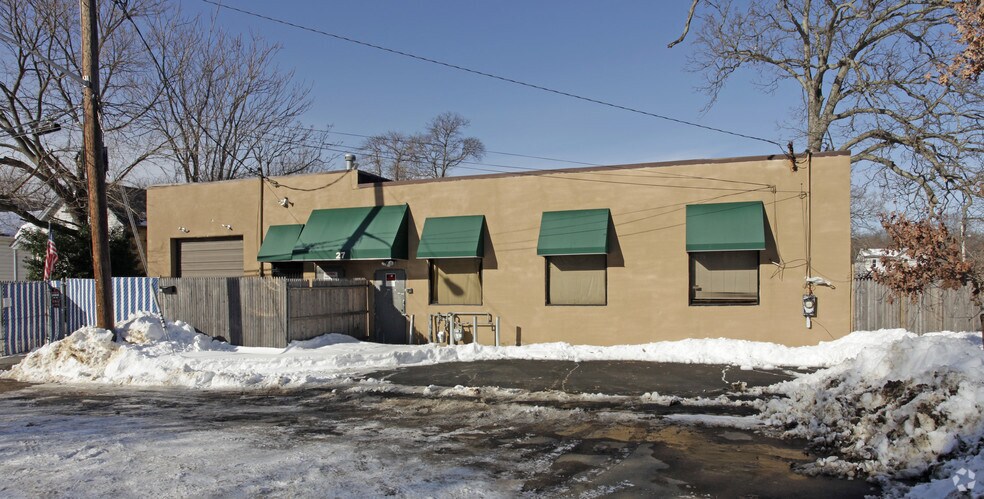 More Photos Of 27 Lockwood Rd, Bay Shore Warehouse For Sale