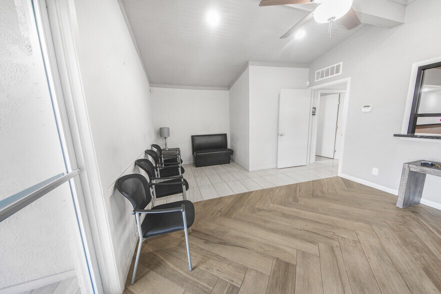 More Photos Of 7030 Bretshire Dr, Houston Medical For Sale