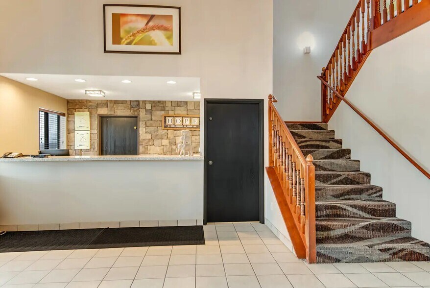 More Photos Of 800 Senate Ave, Red Oak Hotel For Sale