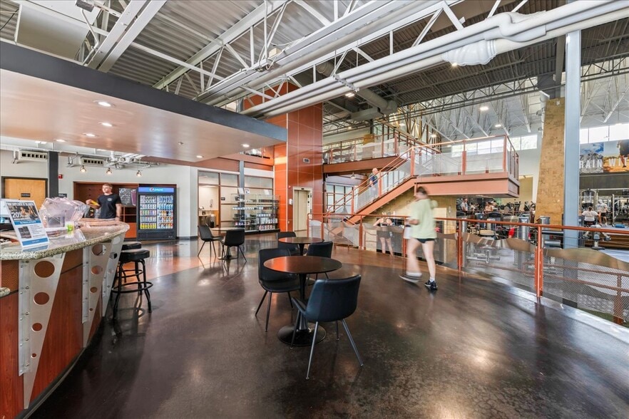 More Photos Of 801 E Parkcenter Blvd, Boise Health Club For Sale