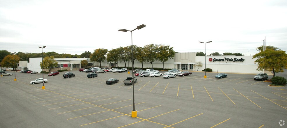 More Photos Of 900 N Lake St, Aurora Unknown For Lease