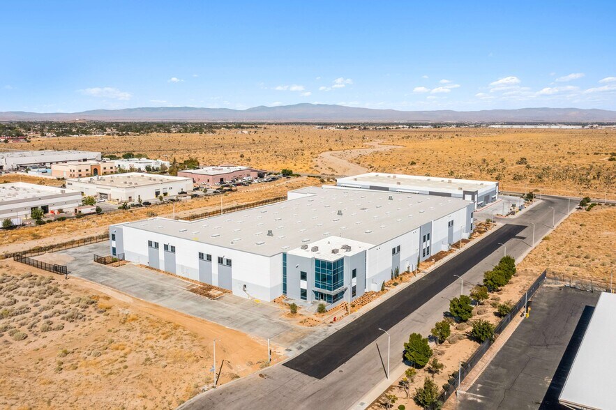 More Photos Of 40347 Legacy Ln, Palmdale Distribution For Lease