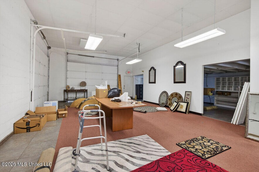 More Photos Of 2005 Government St, Ocean Springs Flex For Lease