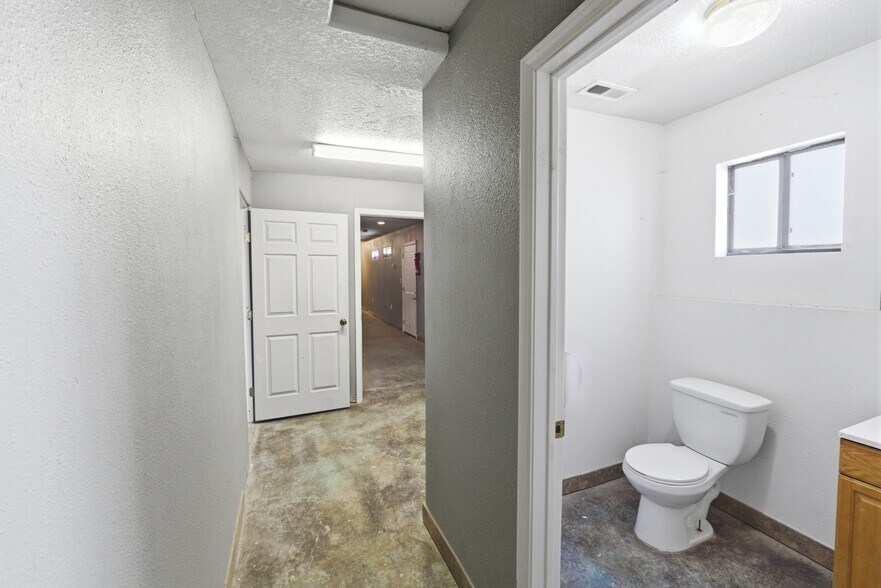 More Photos Of 606 Romero St, Belen Flex For Sale