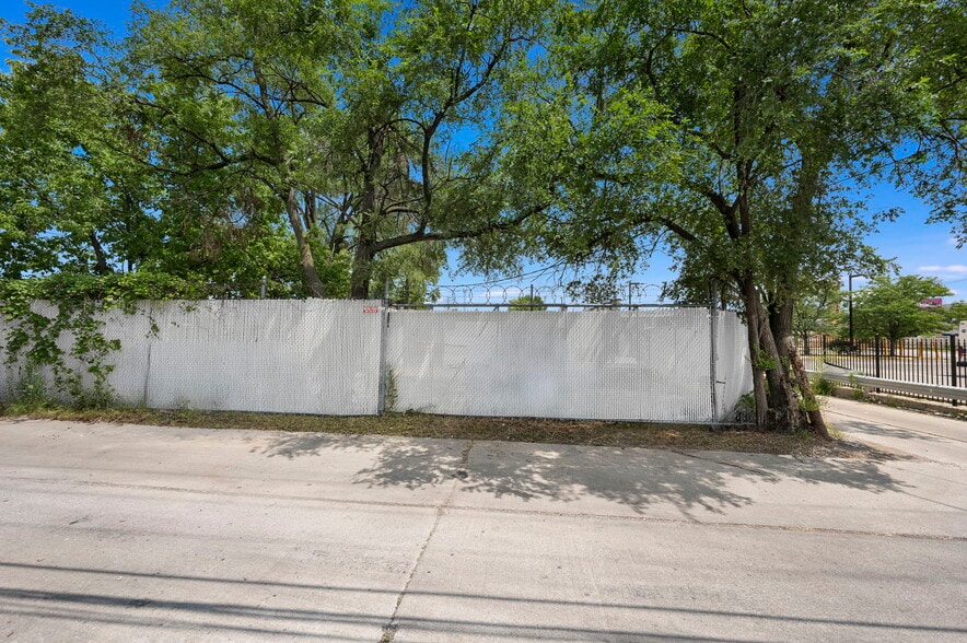 More Photos Of 7828 S Claremont Ave, Chicago Warehouse For Sale
