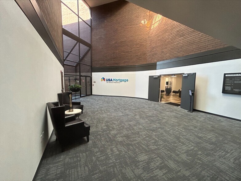 More Photos Of 12140 Woodcrest Exec Dr, Creve Coeur Office For Lease