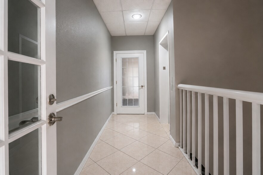 More Photos Of 9042-9108 US Highway 19, Port Richey Office For Lease