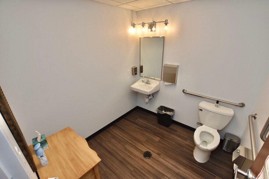 More Photos Of 2643-2649 Enterprise Dr, Anderson Unknown For Lease