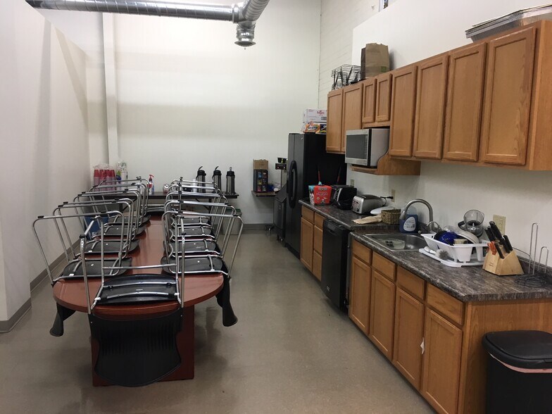 More Photos Of 2555 S Santa Fe Dr, Denver Industrial For Lease