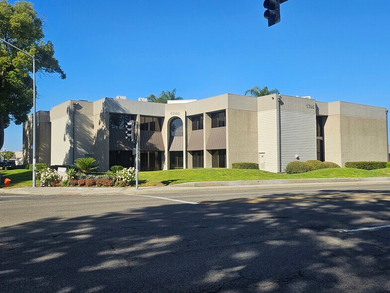 More Photos Of 1717-1745 W Orangewood Ave, Orange Office For Sale