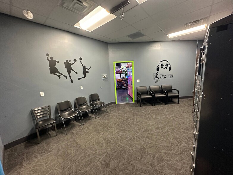 More Photos Of 1250 4th Ave NW, Minot Storefront For Lease