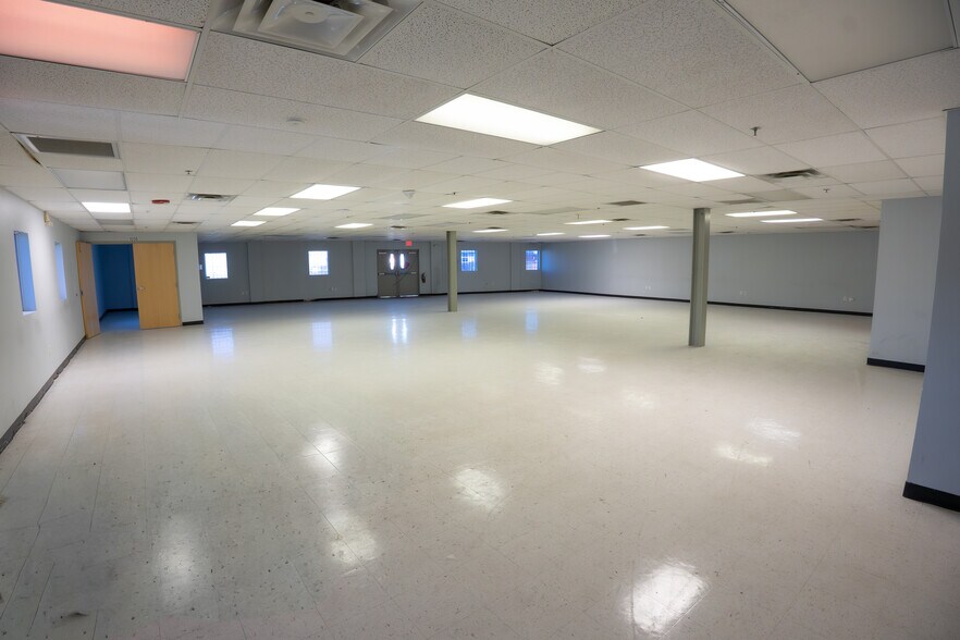 More Photos Of 2140 W Washington St, Orlando Distribution For Sale