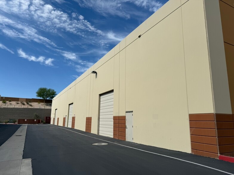 More Photos Of 34500 Gateway Dr, Palm Desert Warehouse For Lease