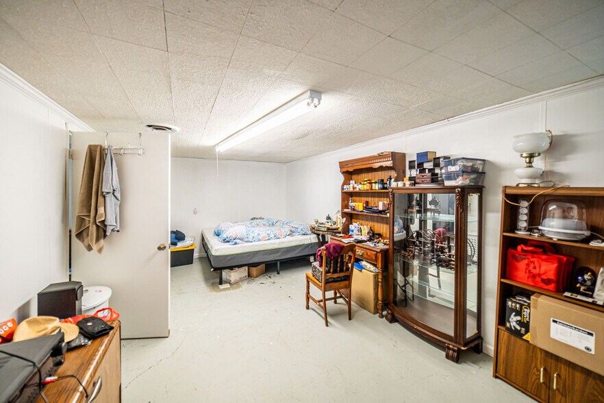 More Photos Of 6641 US Highway 62 W, Kuttawa Flex For Sale