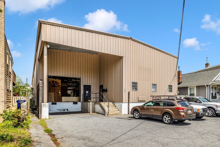 More Photos Of 329 E 2nd St, Frederick Warehouse For Lease