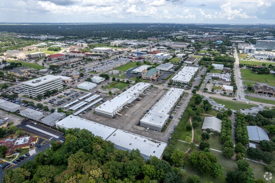 More Photos Of 16910 Texas Ave, Webster Warehouse For Lease