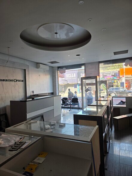 More Photos Of 546-554 Nostrand Ave, Brooklyn Storefront Retail Office For Lease
