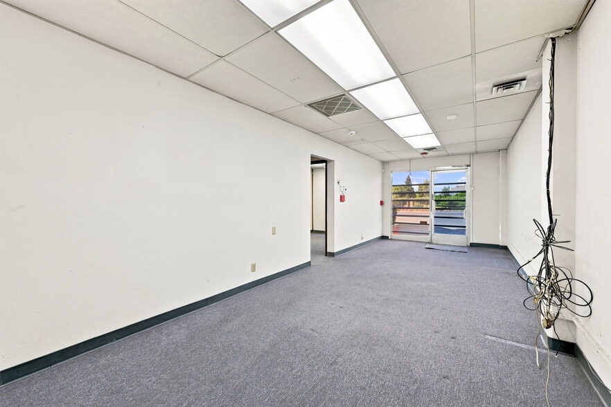 More Photos Of 905-909 Fee Dr, Sacramento Service For Sale