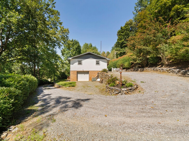 More Photos Of 371 Riverview Dr, Waynesville Manufactured Housing Mobile Home Park For Sale