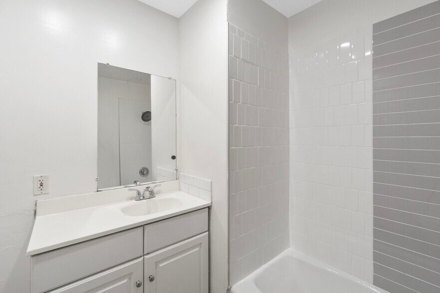 More Photos Of 511 E Washington Ave, Santa Ana Apartments For Sale