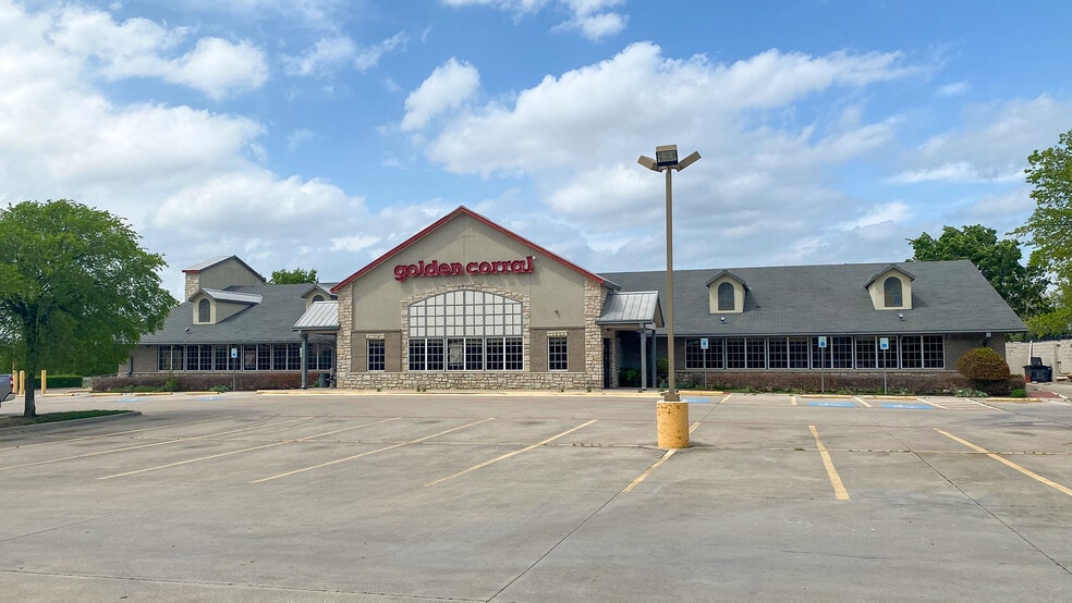 More Photos Of 1801 S Main St, Keller Restaurant For Lease