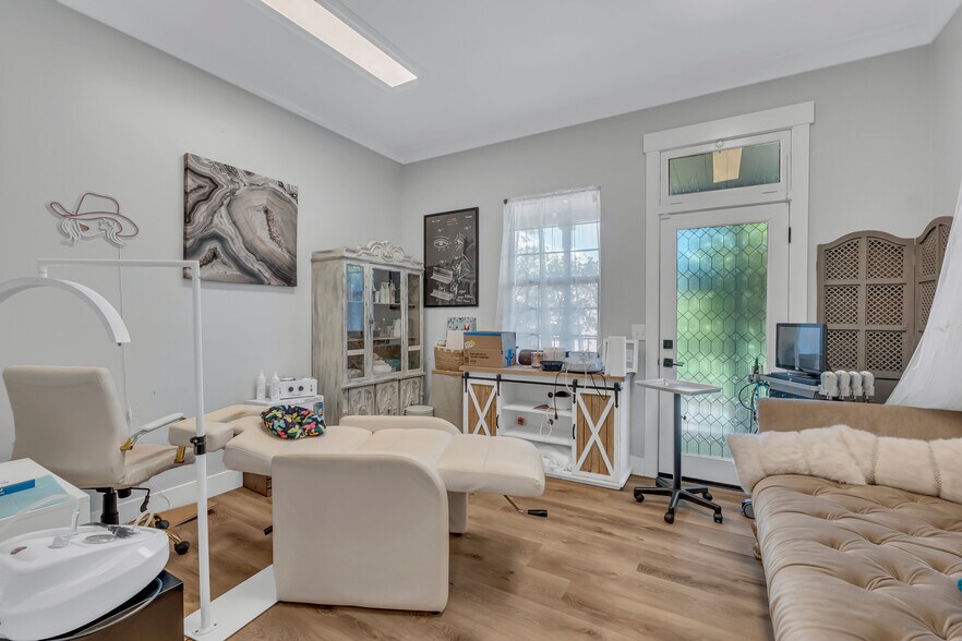 More Photos Of 160 Cherry Ave, Auburn Office Residential For Sale