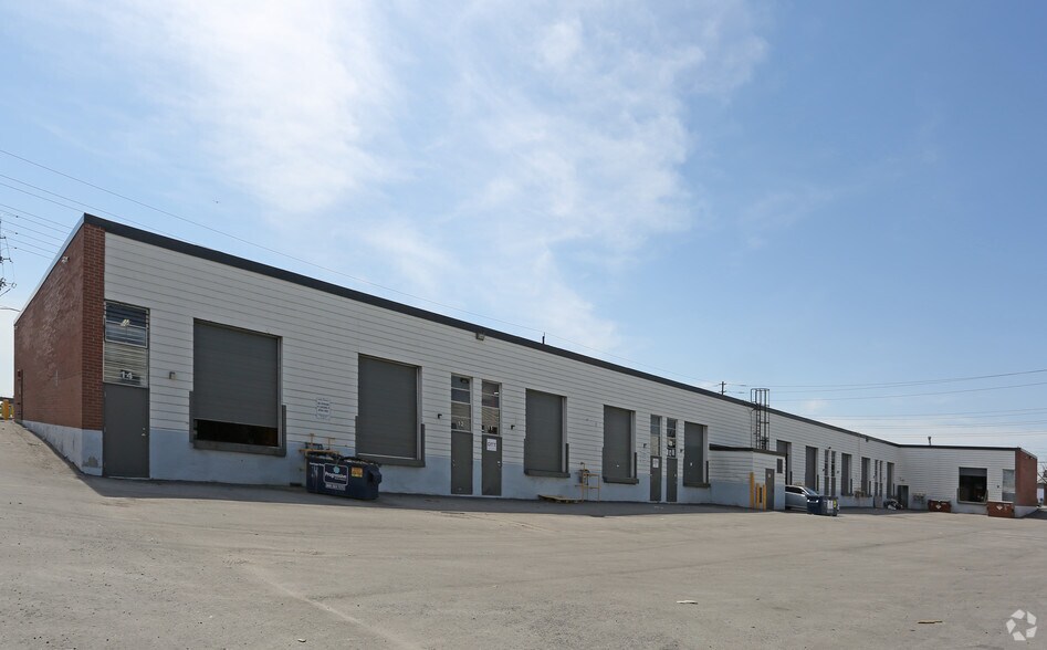 More Photos Of 1575 Sismet Rd, Mississauga Warehouse For Lease