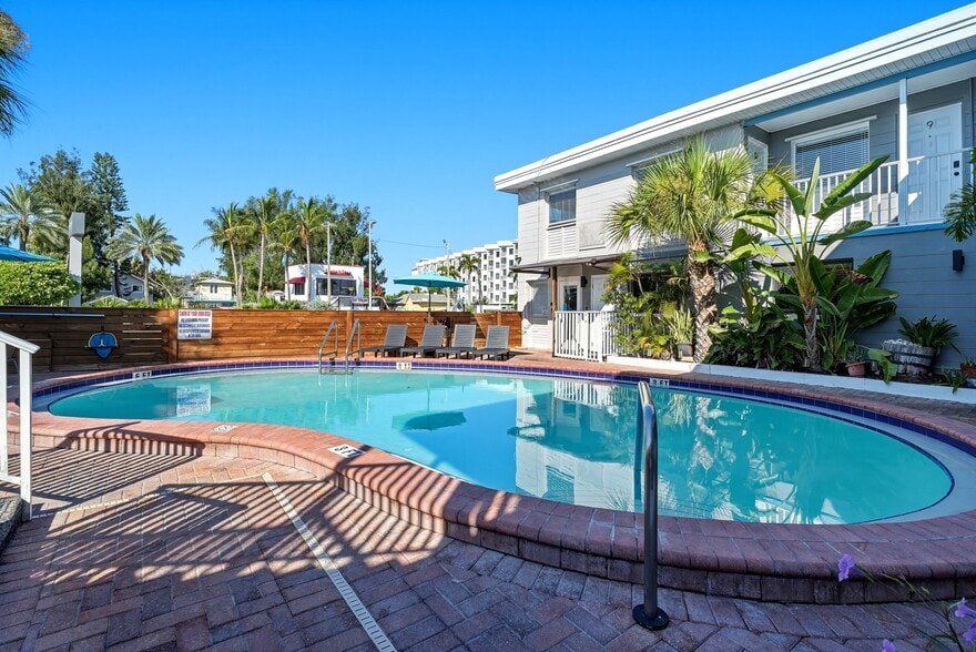 More Photos Of 11965 Gulf Blvd, Treasure Island Hotel For Sale