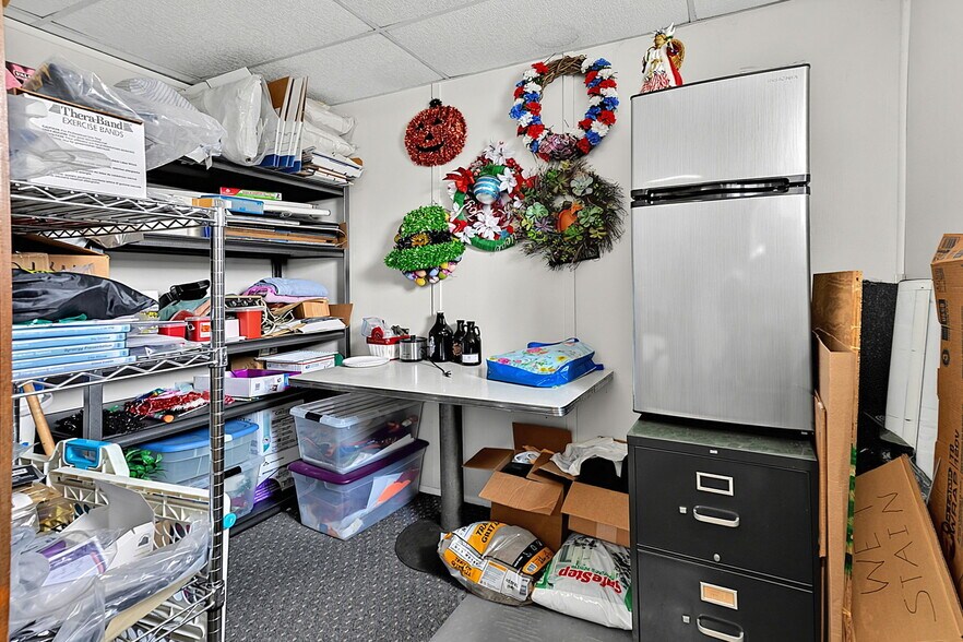 More Photos Of 7102 E Pendleton Pike, Indianapolis Office For Sale