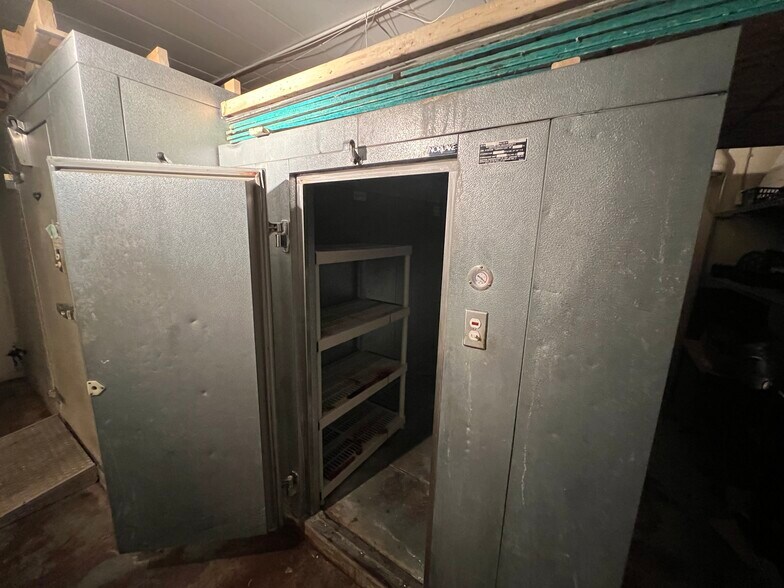 More Photos Of 2709 S US Highway 51, Janesville Flex For Sale