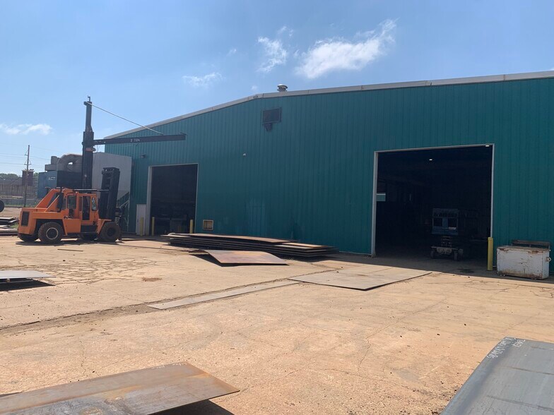 More Photos Of 300 W Walnut St, Sioux Falls Warehouse For Sale