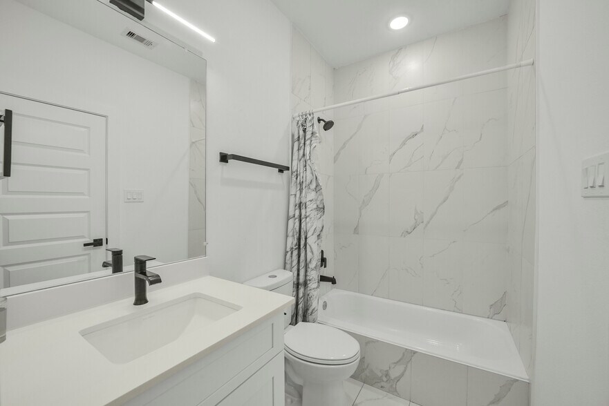 More Photos Of 316 Thornton Rd, Houston Apartments For Sale