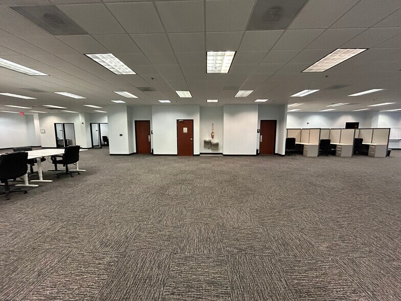 More Photos Of 4343 W Royal Ln, Irving Warehouse For Lease