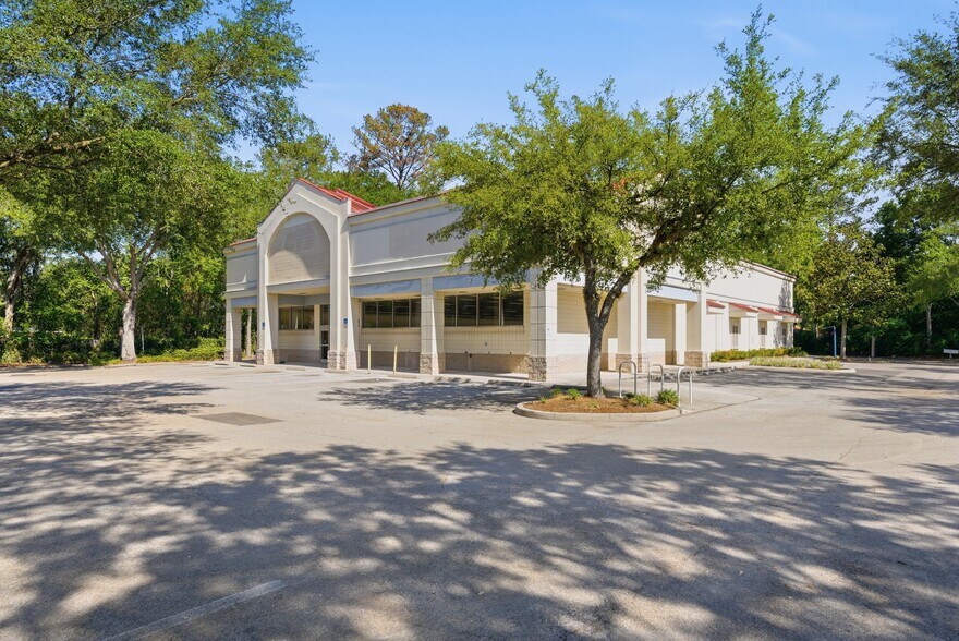 Primary Photo Of 3904 NW 13th St, Gainesville Drugstore For Lease