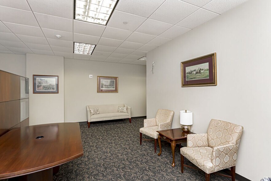 More Photos Of 400 Convention St, Baton Rouge Office For Lease